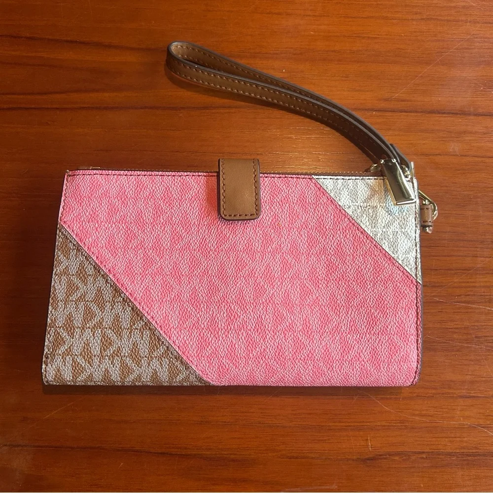 Michael Kors Wristlet - Picture 4 of 10